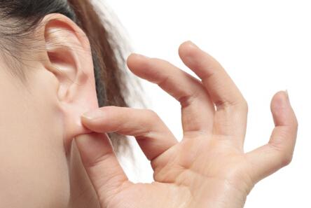 耳鸣是有哪些因素引起的？哪些简单方法可以鉴别？